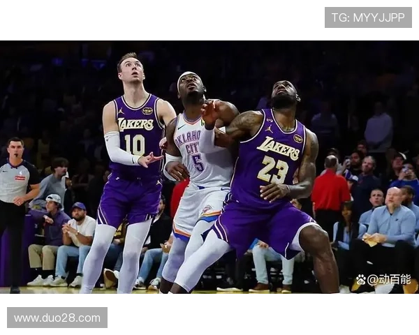 湖人核心伤势影响季后赛前景球迷热议球队应对策略