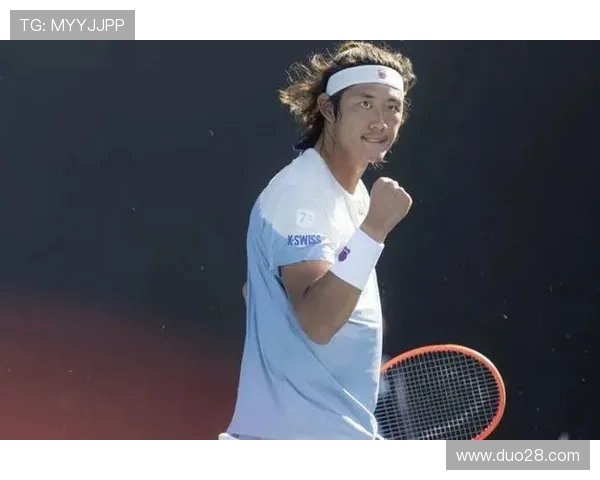 网球赛场激烈角逐明星选手争夺年度大满贯荣誉