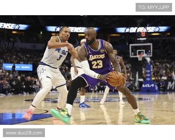 詹姆斯关键三分助湖人逆转勇士豪取连胜